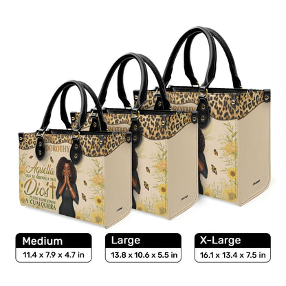 Aquella Que Se Arrodilla Ante Dios Puede Enfrentarse A Cualquiera | Personalized Leather Handbag With Zipper LHBN20
